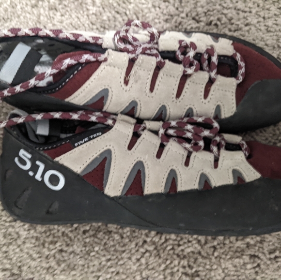 Climbing shoes - Picture 2 of 6
